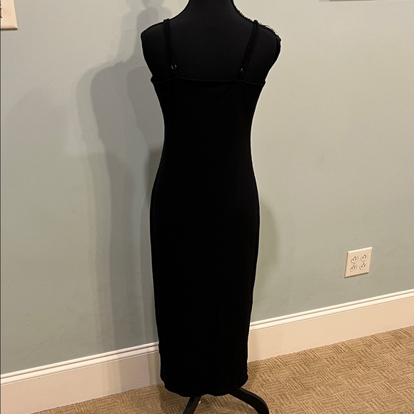 Chic Black Sleeveless Midi Dress - Picture 3 of 6